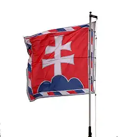 Sztandar wciągnięty na maszt