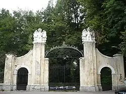 Pałac w Stanisławowie -zaniedbany