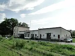 Widok od strony torowiska