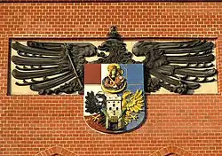 Dawny herb na budynku Politechniki Śląskiej, tak zwanej czerwonej chemii