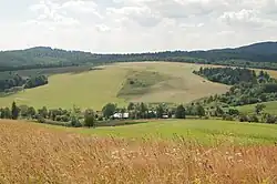 Widok na Semakowski Wierch i schronisko "Radosne Szwejkowo"