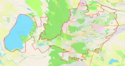 Mapa konturowa Stawropola, blisko centrum na prawo znajduje się punkt z opisem „Stadion Dinamo”