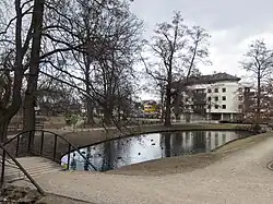 Mniejszy ze stawów, widok w kierunku wschodnim