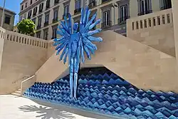 Górne wejście na Piazza Santa Maria degli Angeli z posągiem Jowisza