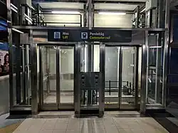 Winda z niebieskiej linii metra