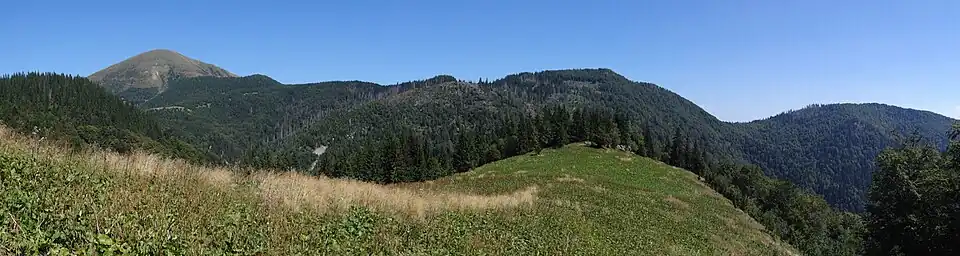 Widok z Doliny Szutowskiej na południowy grzbiet Stoha i Žobrák