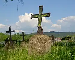 Krzyż na mogile zbiorowej w 2018 roku