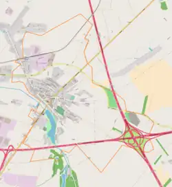 Mapa konturowa Strykowa, po lewej nieco na dole znajduje się punkt z opisem „Cmentarz mariawicki w Strykowie”