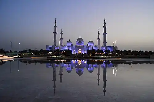 Zachód słońca nad meczetem.