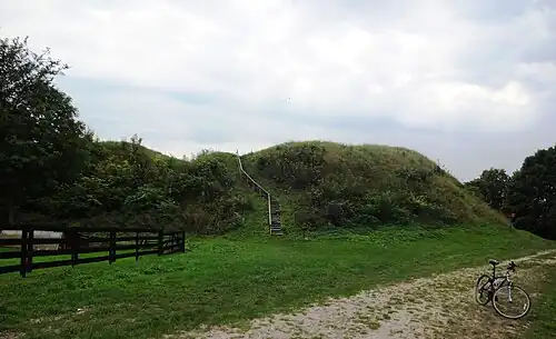 Wały grodu w Surażu (widok z zewnątrz)