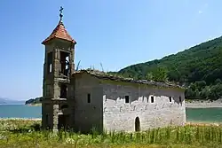 Budynek przy niskim stanie wód