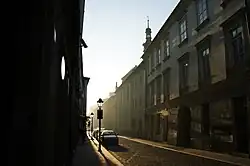 Ulica św. Tomasza, widok ze skrzyżowania z ul. Floriańską na wschód. Po prawej kościół św. Tomasza