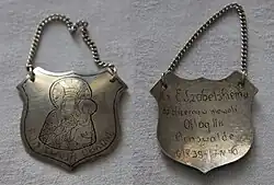 Zminiaturyzowany ryngraf jako forma upominku