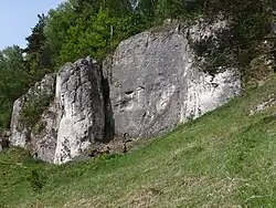 Filar (po lewej) i Szara Płyta (po prawej)