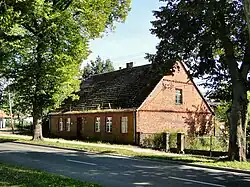 Chałupa z przełomu XIX/XX w. przy ul. Miodowej