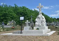 Pomnik bruśnieński na cmentarzu przycerkiewnym