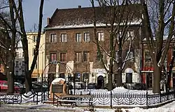 Skwer na ul. Szerokiej – prawdopodobnie najstarszy cmentarz żydowski czynny przed 1552 r.