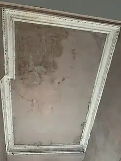 Sztukateria na suficie prześwitu bramowego