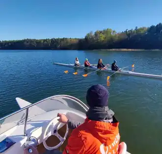 Amatorzy TWDW z trenerem na wodzie