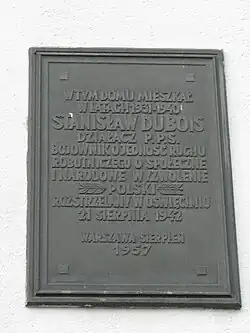 Tablica upamiętniająca Stanisława Dubois, na ścianie domu, gdzie mieszkał w latach 1931–1940