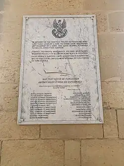 Tablica upamiętniająca 13 poległych na Kujawiaku marynarzy, ufundowana przez członków SWW