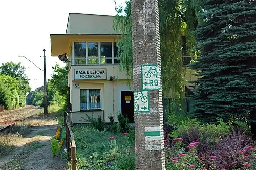 Oznakowanie trasy rowerowej R-9 przy PKP Puszczykowo