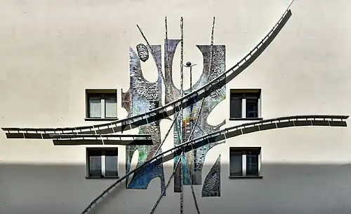 Mozaika na fasadzie Teatru Bagatela, od strony ul. Krupniczej.