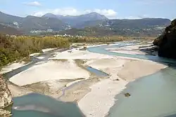 Odsyp roztokowy (forma aluwialna) na rzece Tagliamento we Włoszech.