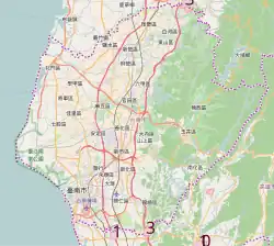Mapa konturowa Tainan, na dole nieco na lewo znajduje się punkt z opisem „TNN”