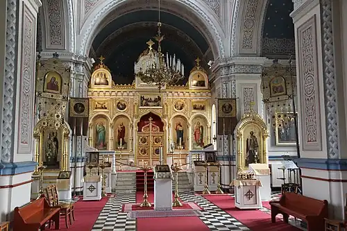 Wnętrze z ikonostasem