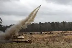 Ładunki wydłużone odpalane z tylnej części wieży M1150