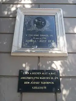 Tablica pamiątkowa w Tarnowie, na fasadzie domu, w którym urodził się Józef Bem