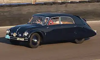 Tatra 77A na torze