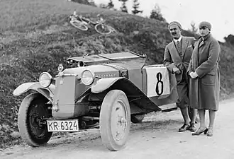 Samochód Tatra z tablicą rejestracyjną z lat 1922–1937