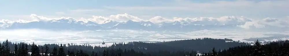 Widok Tatr z północnych dzielnic Nowego Targu