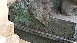 Sygnatura na rzeźbie Morfeusza