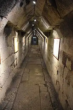 Widok na długi dromos