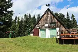 Część techniczna budynku górnej stacji kolei