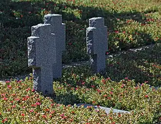 Tradycyjne, kamienne nagrobki