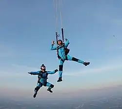 Instruktor AFF Tomasz Wojciechowski z uczniem-skoczkiem, Strefa Silesia (2016)