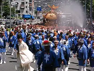 Mikoshi w trakcie parady