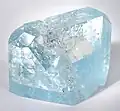 niebieski topaz z Minas Gerais w Brazylii