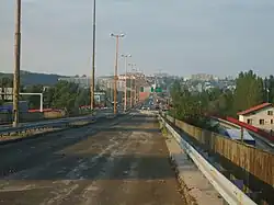 Widok w kierunku portu, na pierwszym planie nieużywany od lat, niedokończony odcinek estakady, 2006