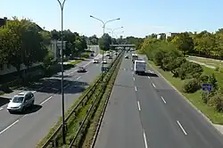 Trasa Niestachowska (tutaj jako ulica Wincentego Witosa) w rejonie Bonina, widok w kierunku południowym. (2014)