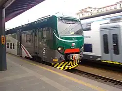 Regio-Express obsługuje regionalne linie Trenord﻿(inne języki). Zatrzymuje się na niektórych stacjach mniejszych miejscowości.