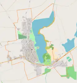 Mapa konturowa Trzcińska-Zdroju, blisko centrum po lewej na dole znajduje się punkt z opisem „Parafia pw. Matki Bożej Nieustającej Pomocy w Trzcińsku-Zdroju”