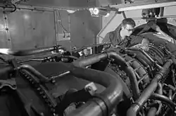 Jedna z dwóch turbin gazowych napędzająca fregaty OHP