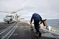 Śmigłowiec SH-60B na pokładzie „długiej” fregaty USS „Thach” (FFG-43)