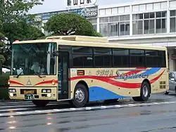 Autobus łączący lotnisko z miastem