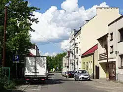 Ostatni odcinek ulicy przed rzeką Białuchą, widok na północ.